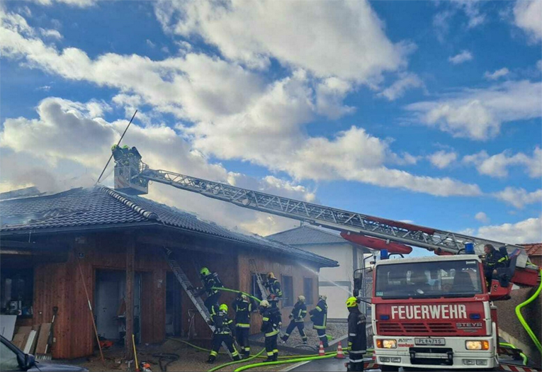 Life Magazin, Nach Flammeninferno: Familie steht vor dem Nichts, Feuerwehr, Markus Scherer,